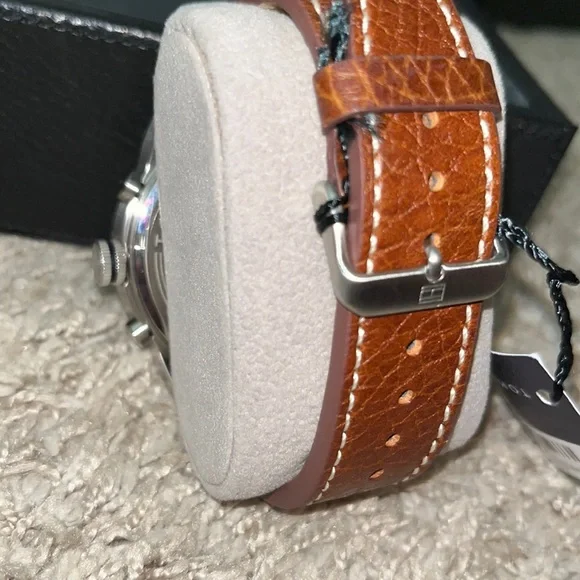 Tommy Hilfiger Mens Watch - Picture 2 of 2